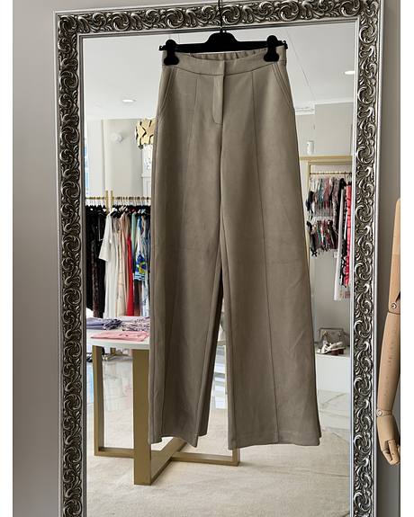 Guess — Calça caqui tipo camurça (Na loja)