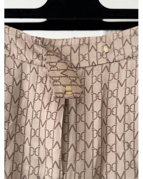Marciano — Calça padrão monograma camel (Detalhe)