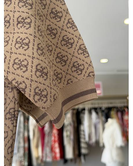 Guess — Vestido malha creme logotipado (Detalhe)